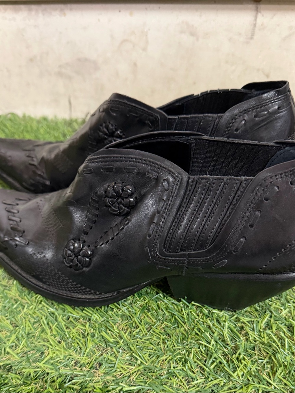 Gianni Bini “Let’s Dance” Black Leather Western Embroidered Ankle Booties - Picture 2 of 3